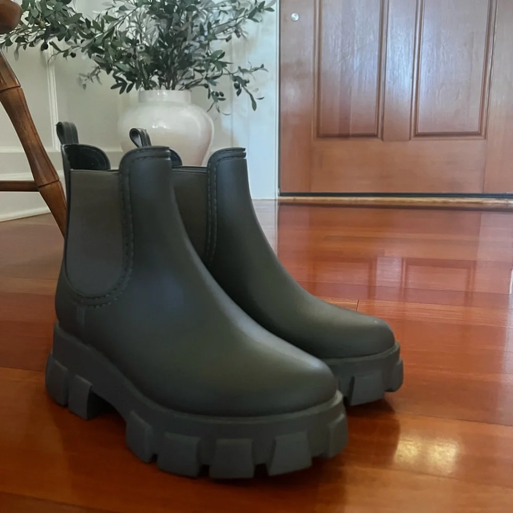 JEFFREY CAMPBELL Lugged Chelsea Rain Boots -
Size 7 - Picture 3 of 8